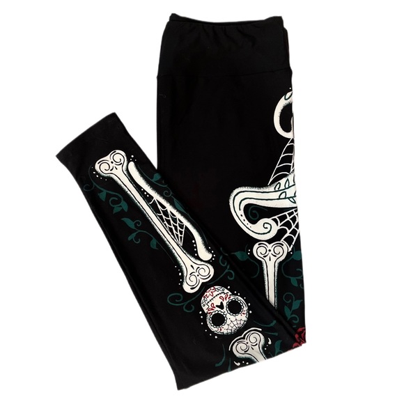 ✨🆕☠️🥀LULAROE HALLOWEEN SKULL SKELETON WITH ROSES LEGGINGS🥀 - Picture 2 of 6